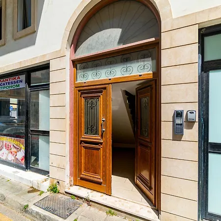 Market View - Near The アパート ラルナカ