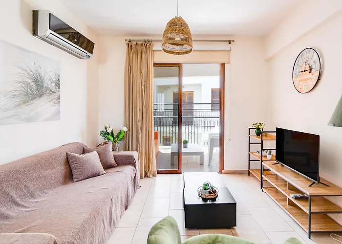 Market View - Near The Apartamento Larnaca